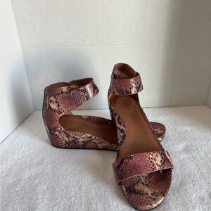 Women's Snakeskin‎ Wedge Sandals size 8.5